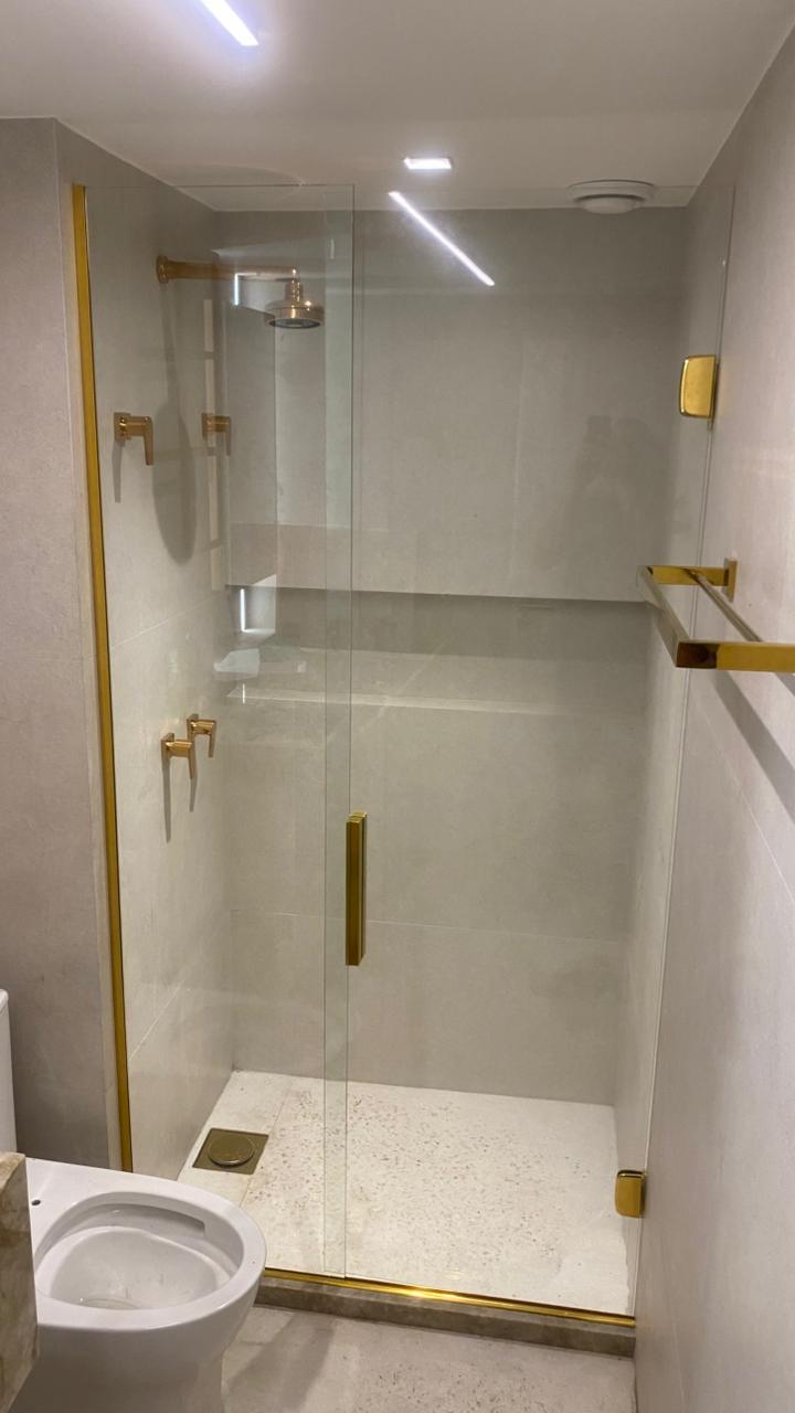 Box com ferragem dourada — Alto padrão